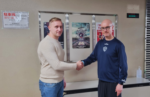 Eesti Maaülikooli spordiklubi juht Karl Ird ja uus esiliiga korvpalli abitreener Jukka Toijala