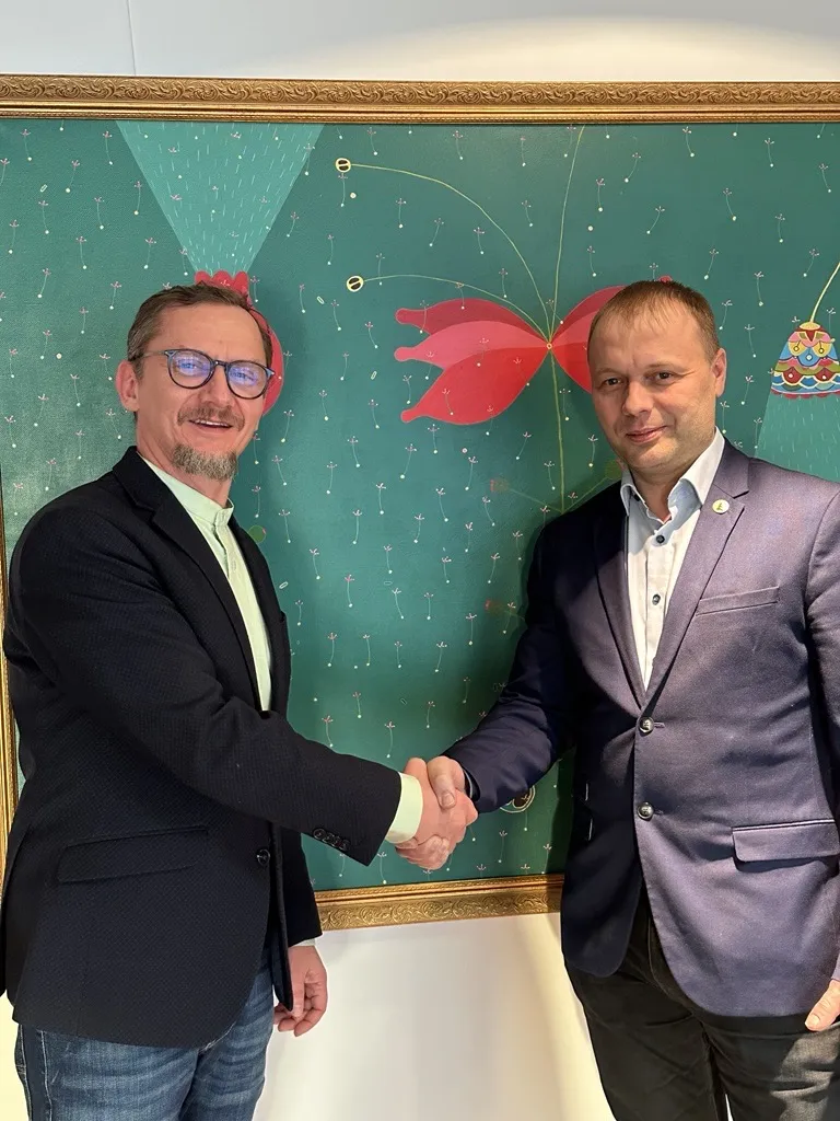 Indrek Tulp (vasakul) ja Rein Drenkhan suruvad kätt