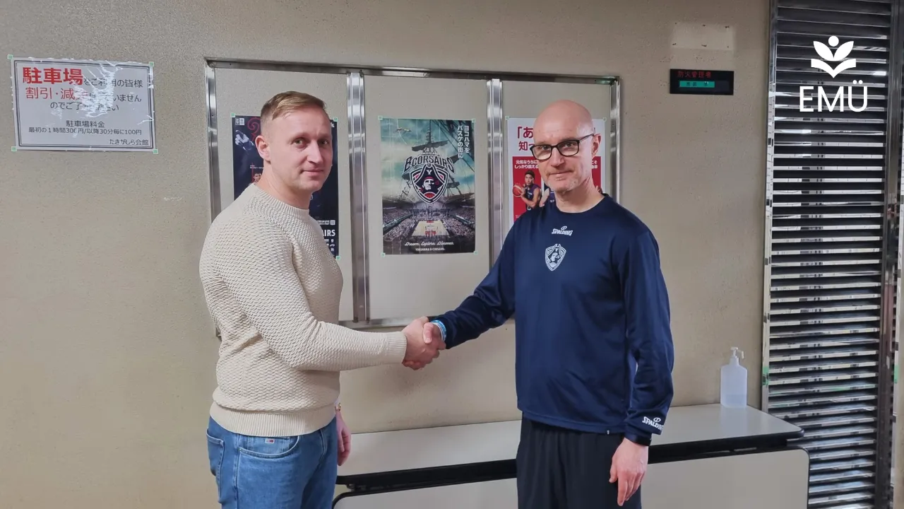 Eesti Maaülikooli spordiklubi juht Karl Ird ja uus esiliiga korvpalli abitreener Jukka Toijala