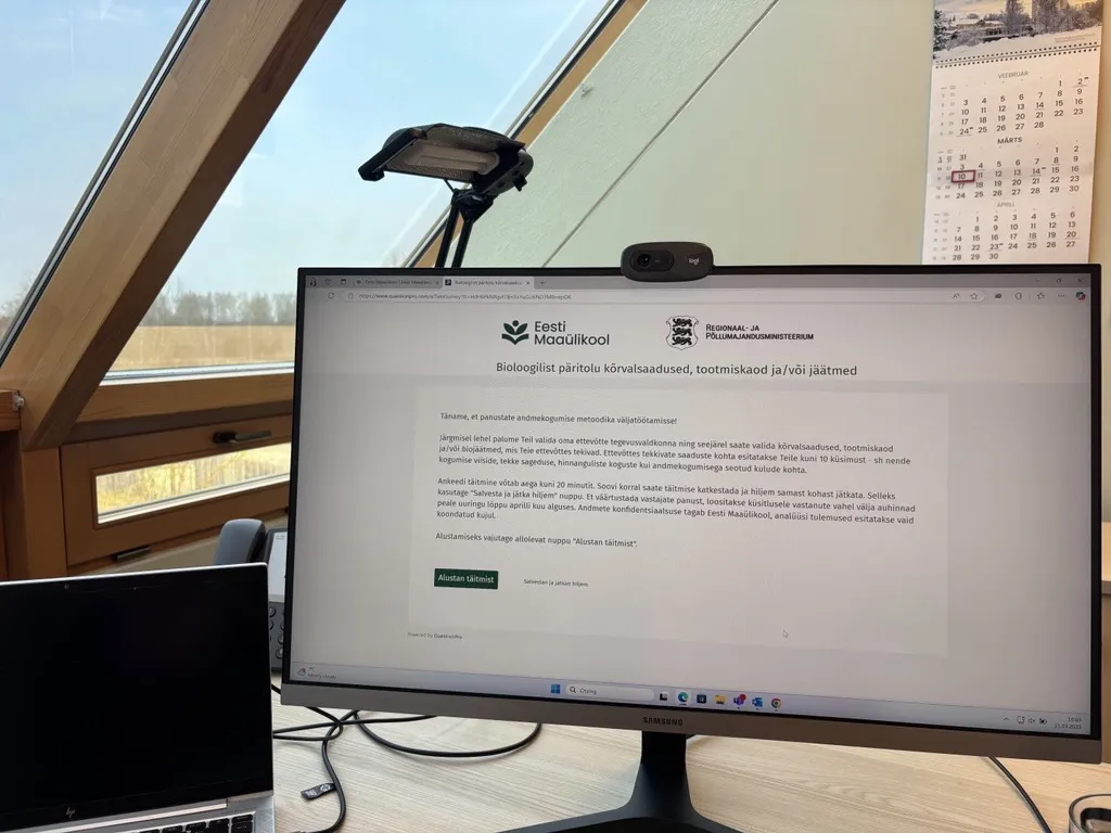 Kontori arvuti ekraan, millel on näha projekti info