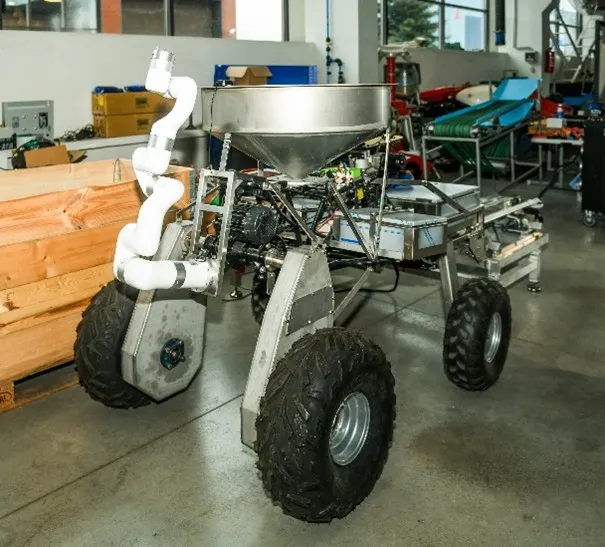 Figure 3. Initial prototype of the fertilizing robot_1