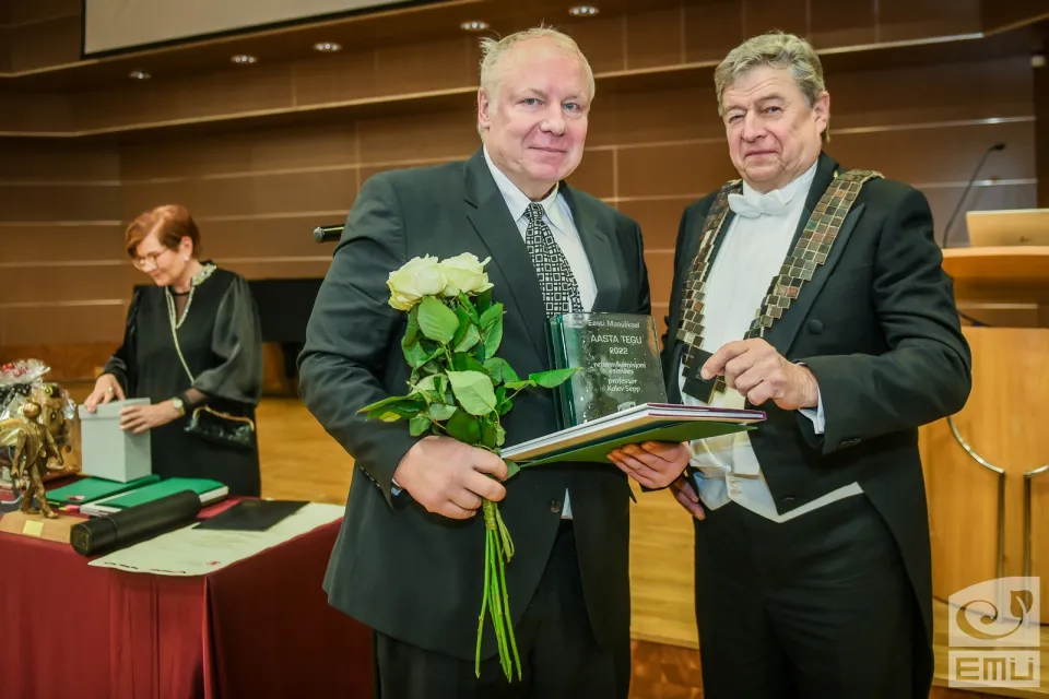 Kaks meest, üks sai auhinna